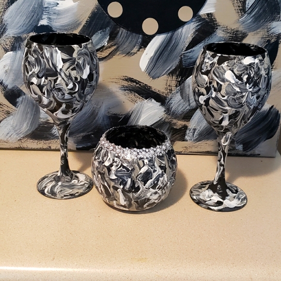 Gorgeous abstract glass candle holders - Picture 1 of 1